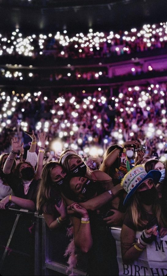 Just one out of the many incredible photos from all the concerts, Harry Styles fans shine their lights and enjoy the sounds of Love On Tour 