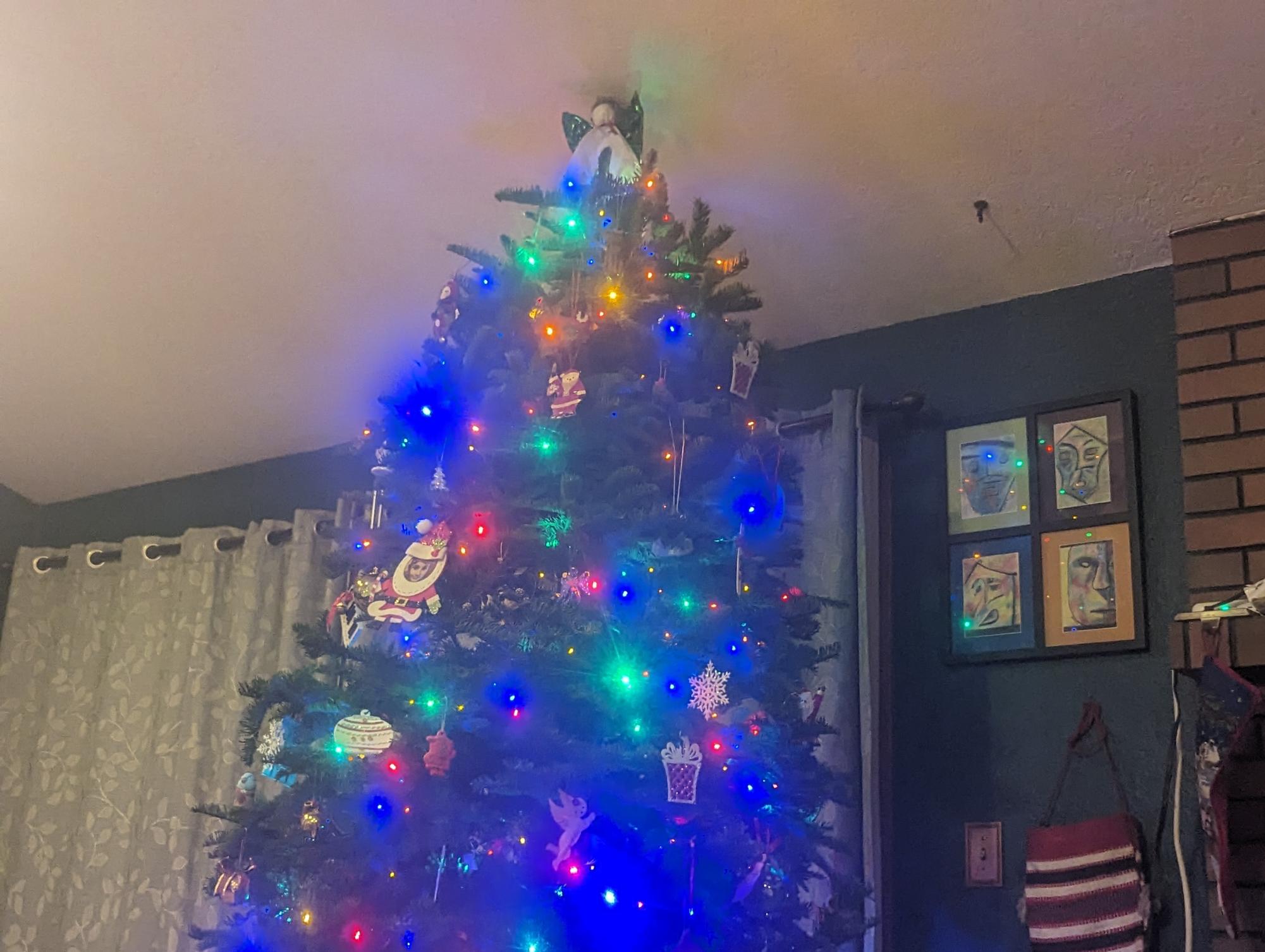Decorating+the+Christmas+Tree